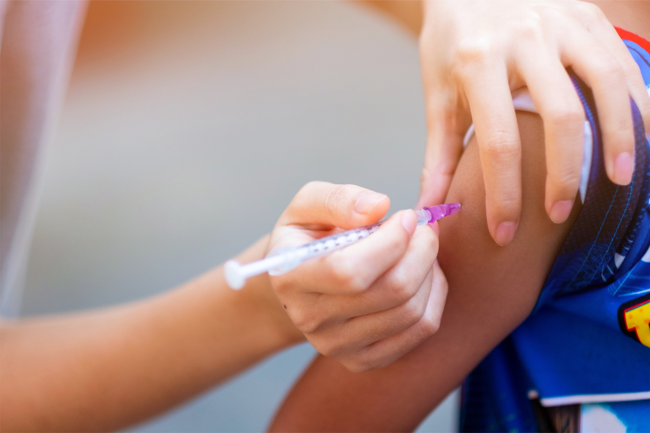 Nurses are vaccinating children in school.