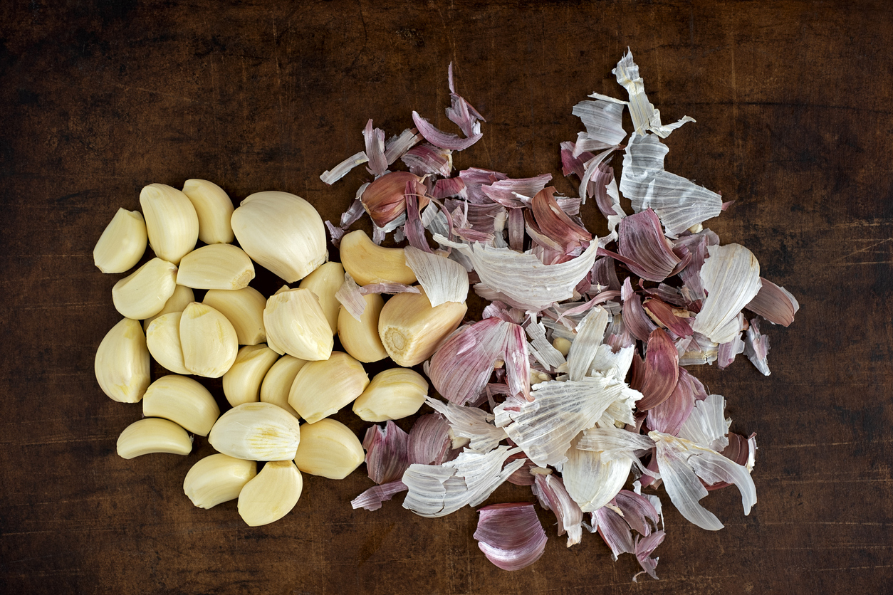 peeled cloves of garlic with peel