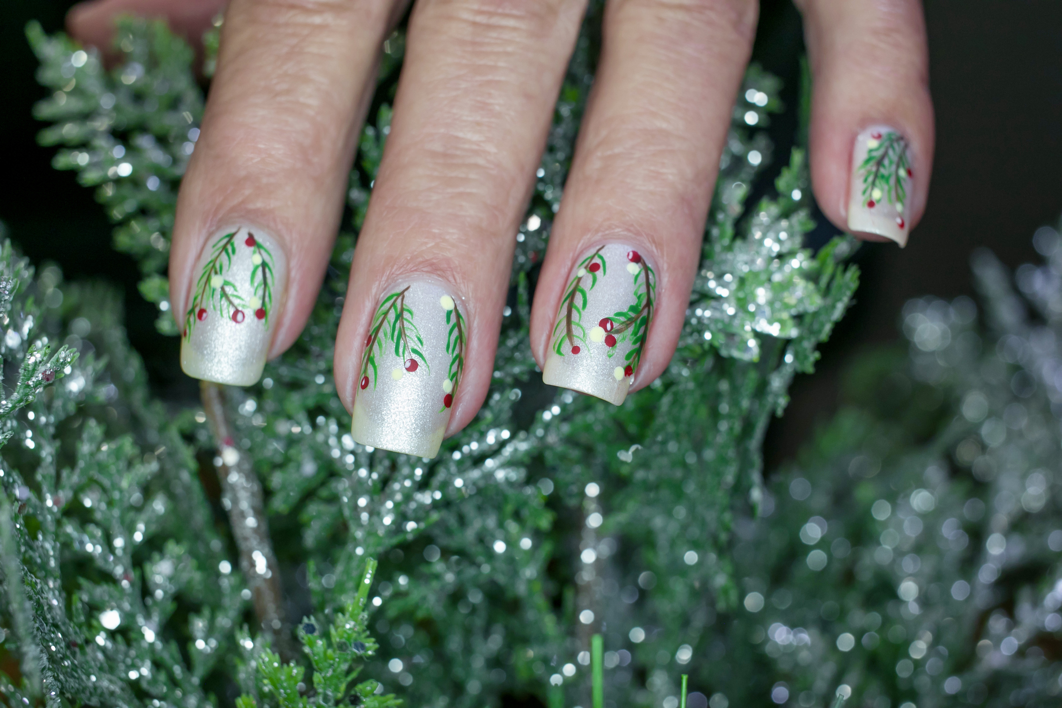 Mistletoe and Holly Christmas Nail Art Design