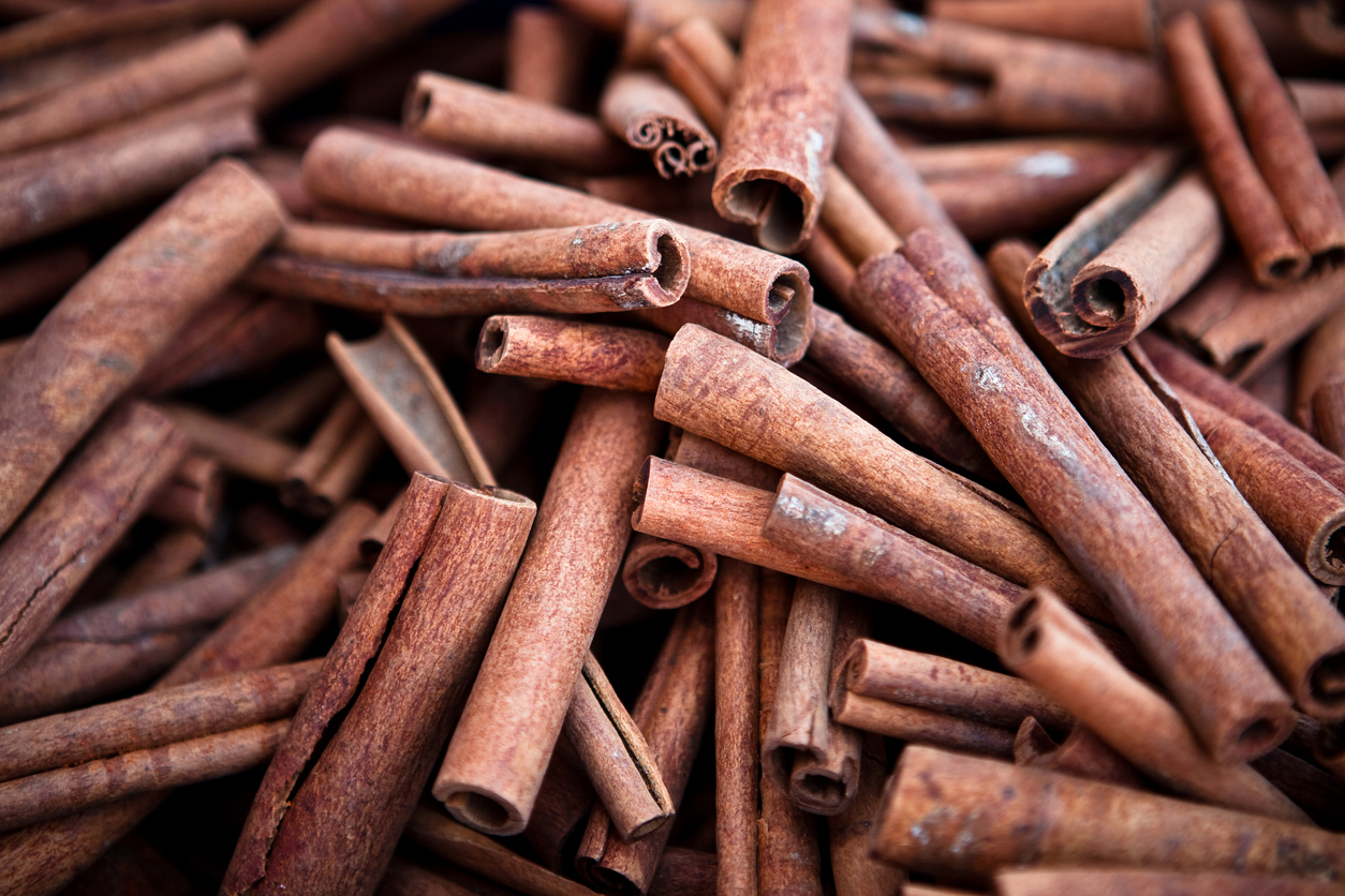 Many sticks of cinnamon