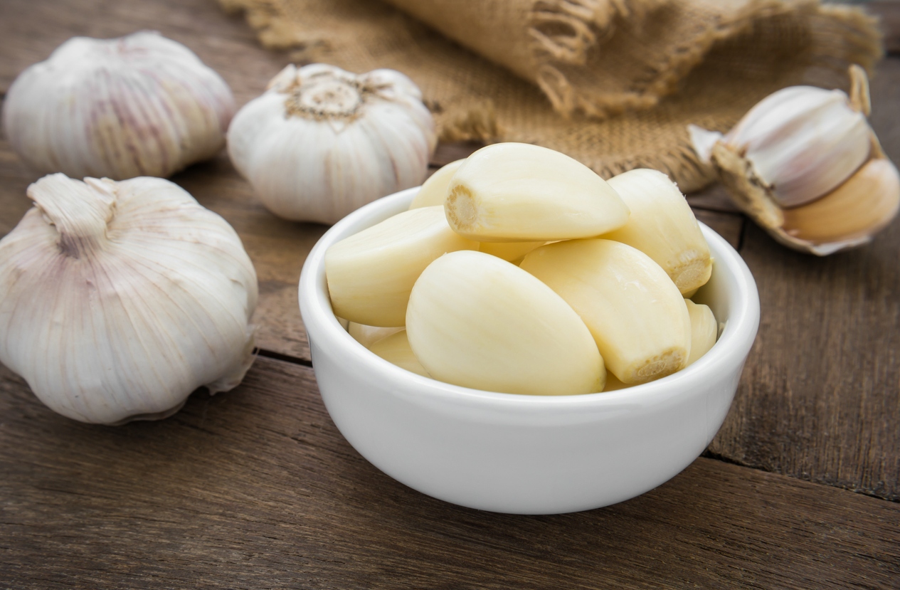 Peeled garlic in bowl