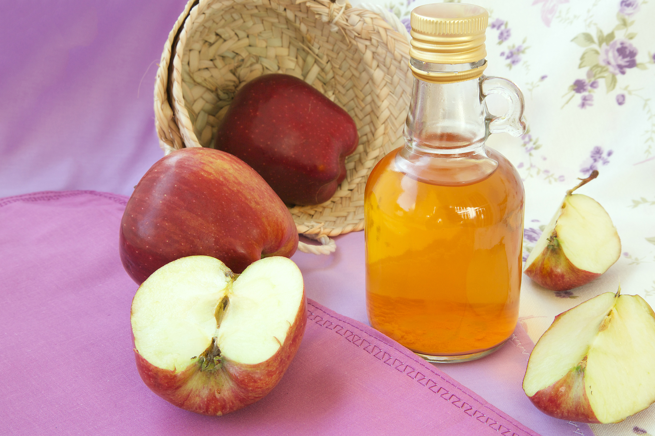 Red apple vinegar