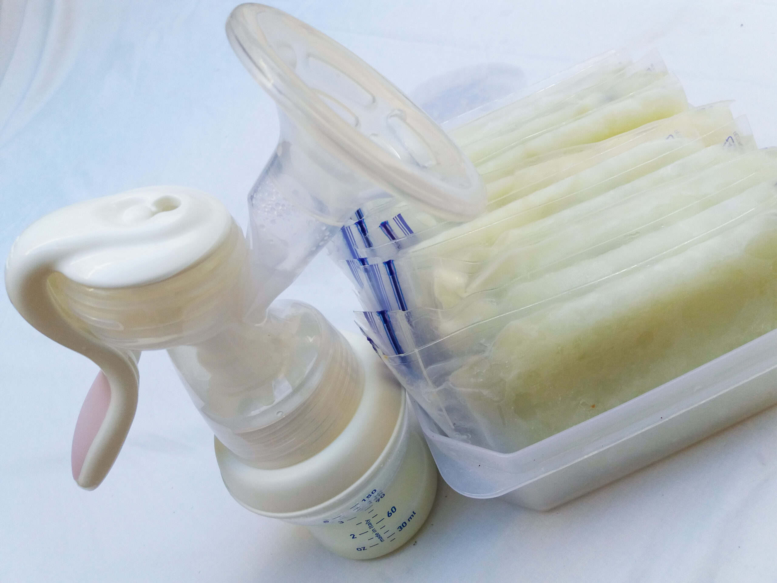 frozen breast milk, breastfeeding tehnics, breast pump