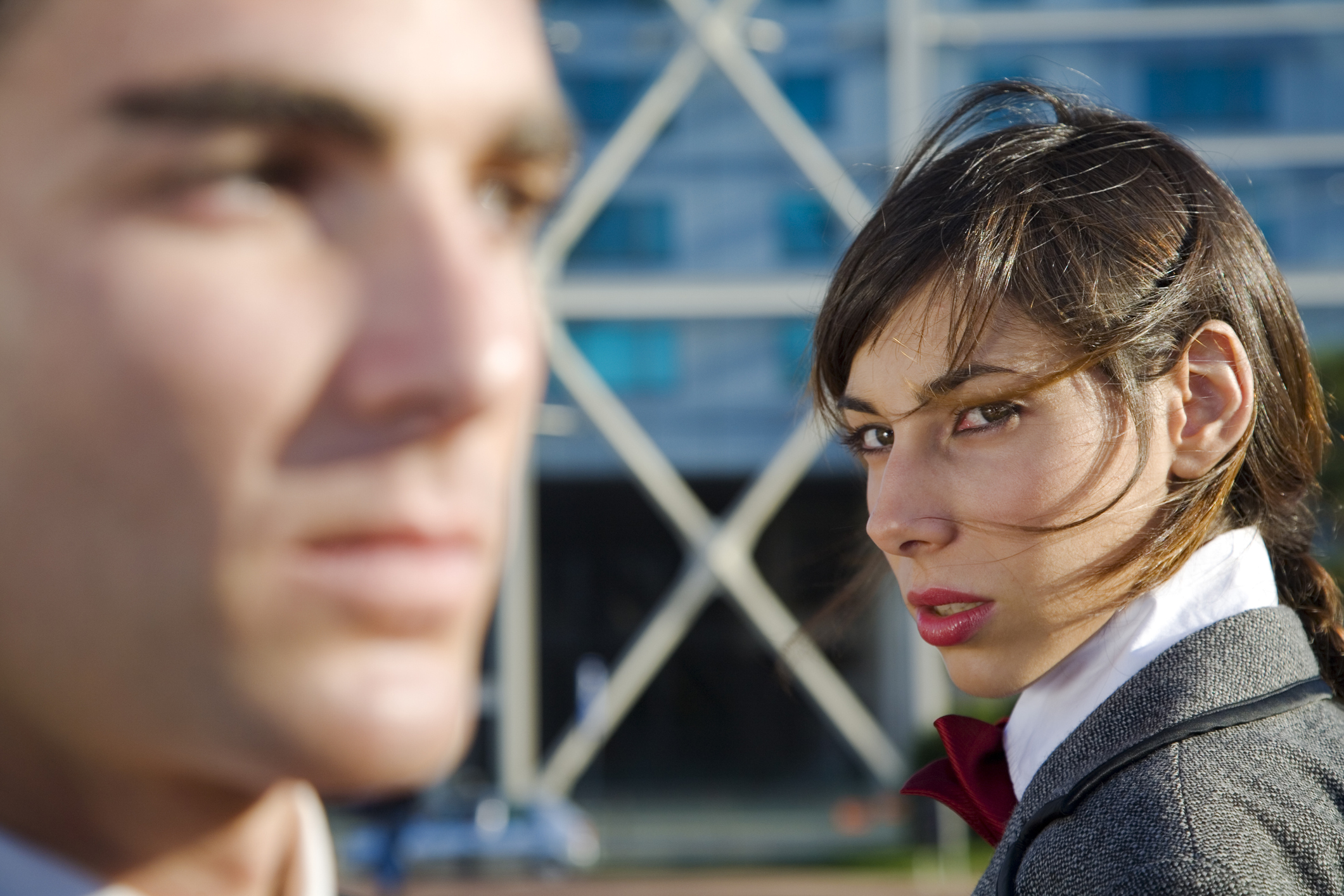 Woman looking at a man with distrust