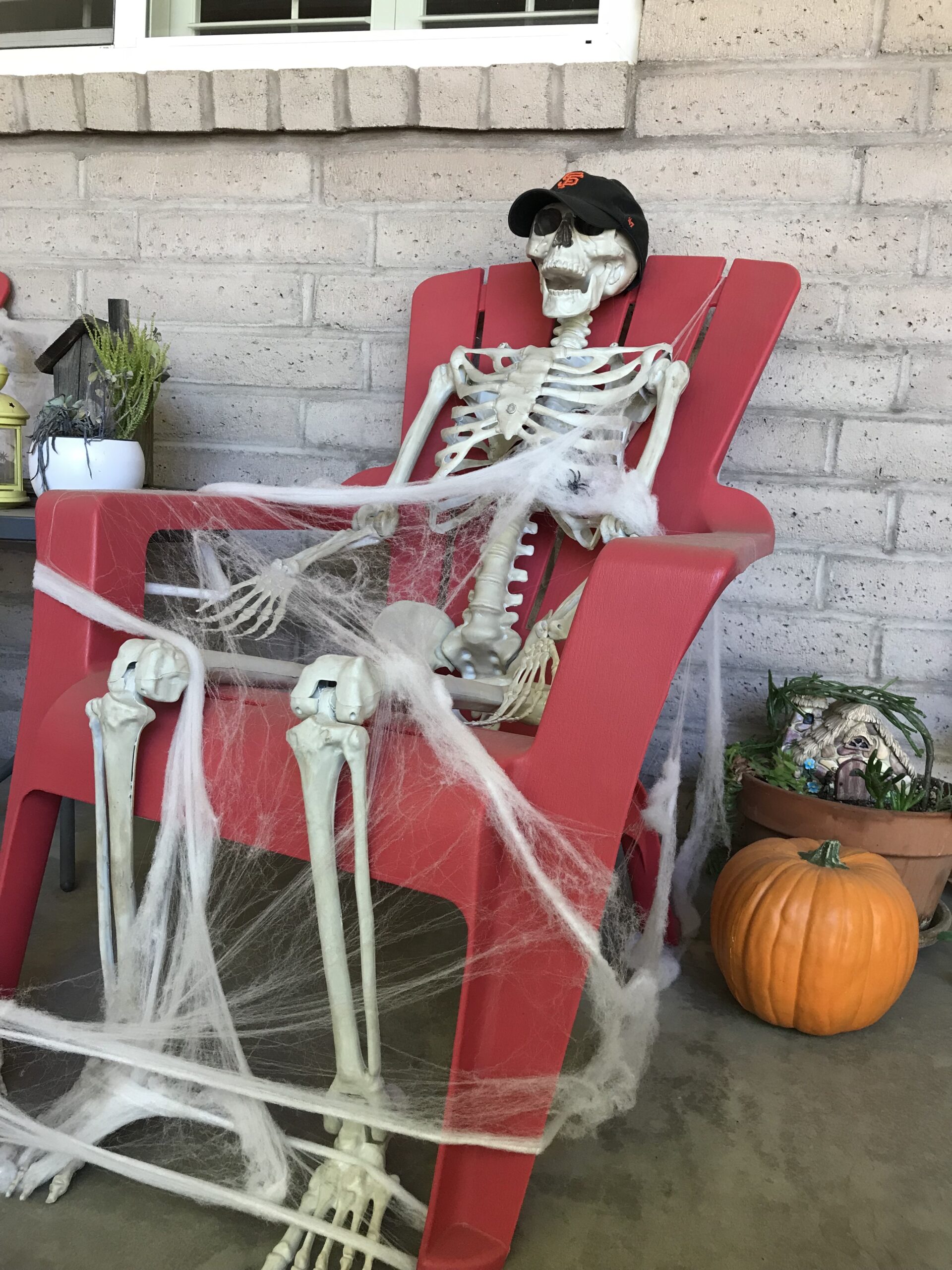 spooky-skeleton-sitting-on-the-front-porch-waiting-for-the-san-francisco-giants-to-win-the-world_t20_NGV6Pn.jpg