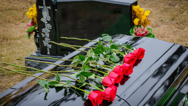 Bebé de tiktoker muere tras bacteria que afectó sus riñones