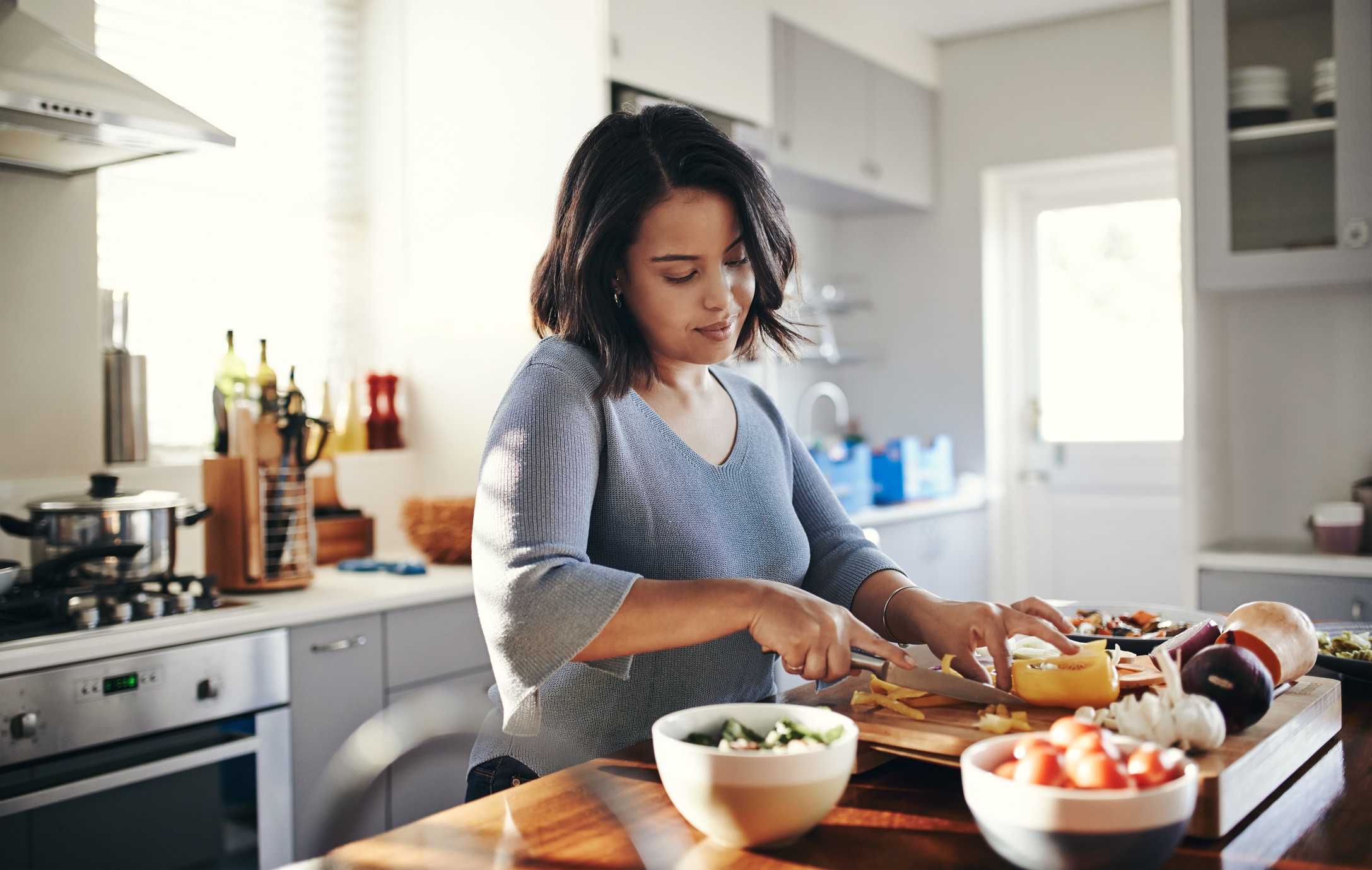 mujer en la cocina