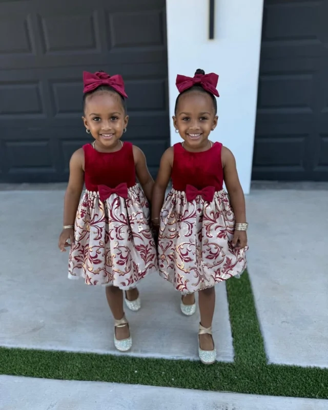 Dos pequeñas reinas con estilo propio. 👑✨ Las hijas de @amaralanegraaln lucieron encantadoras con sus vestidos elegantes, perfectamente combinados y llenos de ese brillo que solo ellas saben dar. 💕

#MamásLatinas #AmaraLaNegra #fotos #familia #celebridades #famosos #Maternidad #amor